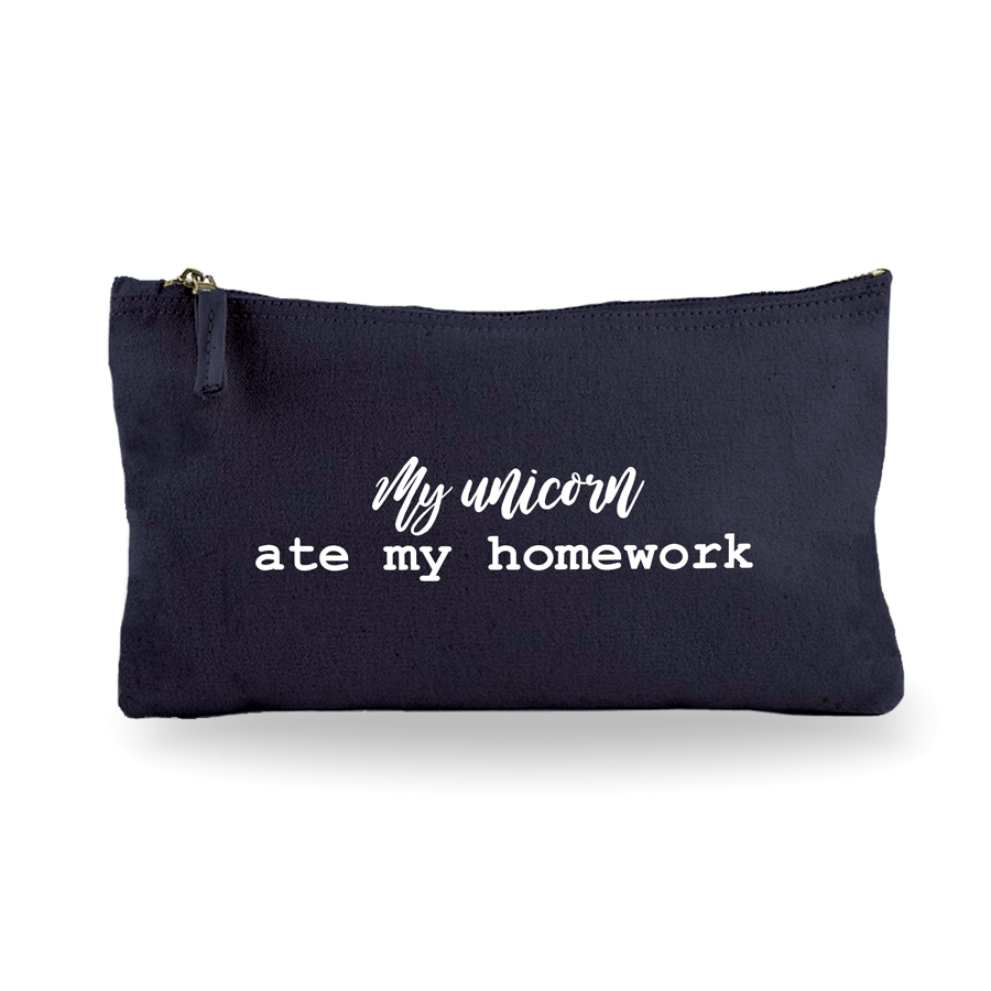 Peresnica_navy_modra_my_unicorn_ate_my_homework Mornarsko modra bombažna peresnica z napisom "My unicorn ate my homework"