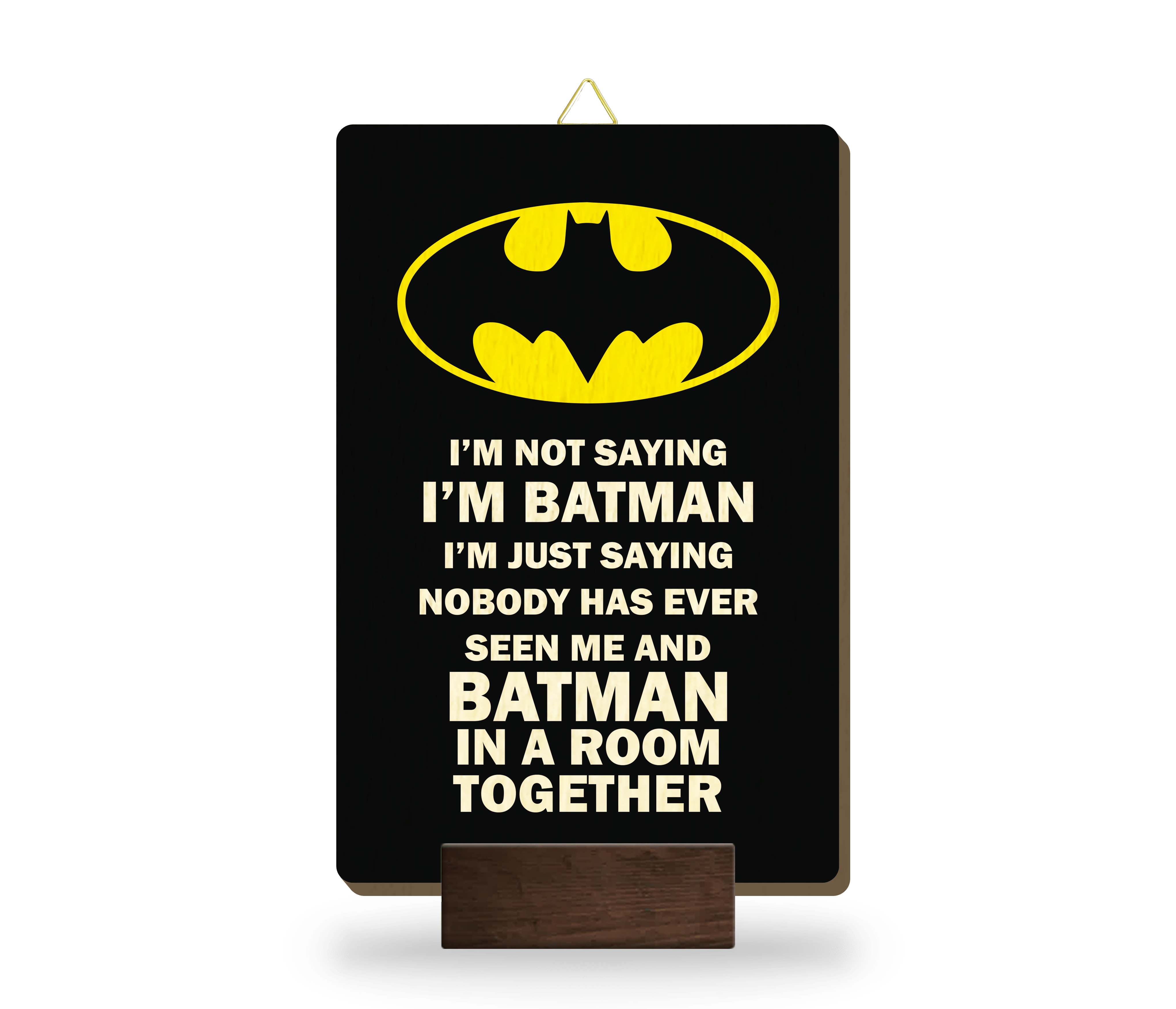 10x15_Batman Slika les z napisom "I'm not saying I'm Batman, I'm just saying nobody has ever seen me and Batman in a room together" in z grafiko Batman znaka