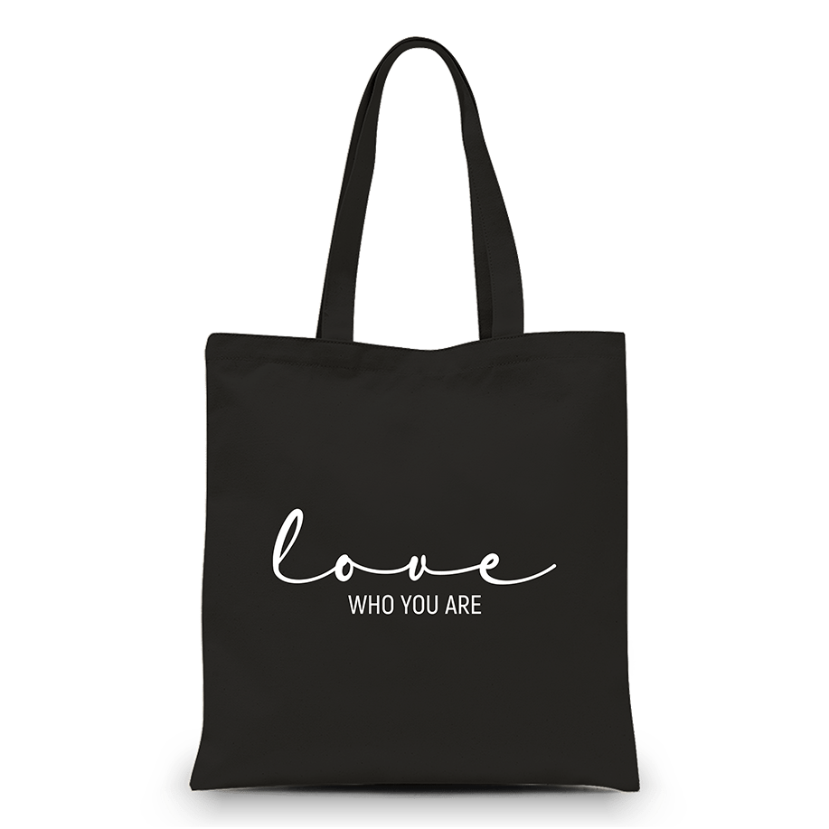 Vreca_Black_Love_who_you_are Črna vreča z napisom "Love who you are"
