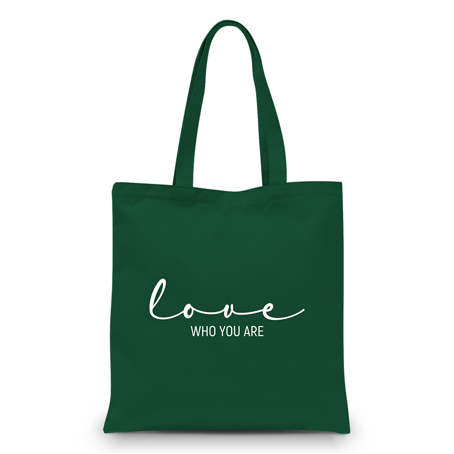 Vreca_Bottle_green_Love_who_you_are Zelena vreča z napisom "Love who you are"