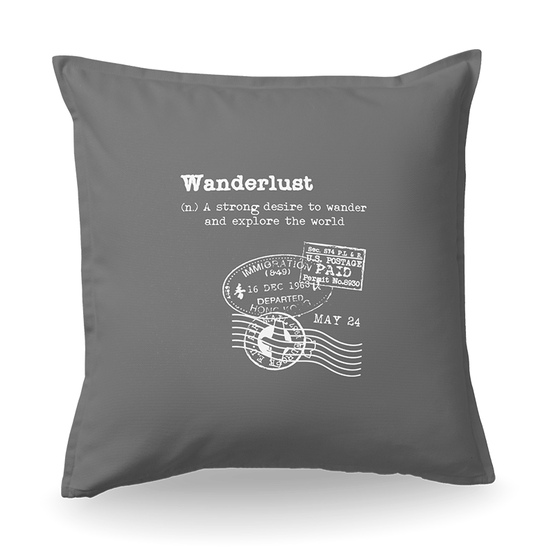 Vzglavnik_wanderlust_grey Siv vzglavnik z napisom "Wanderlust"